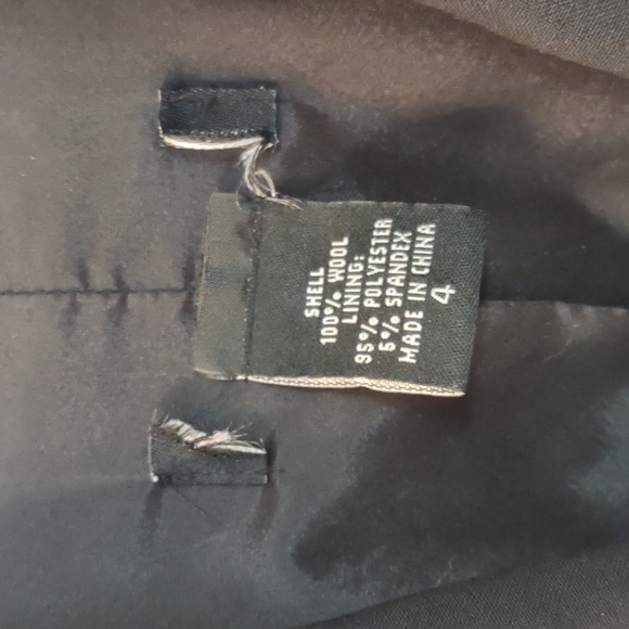 Moda International black one button cropped blazer size 4! - Picture 2 of 6